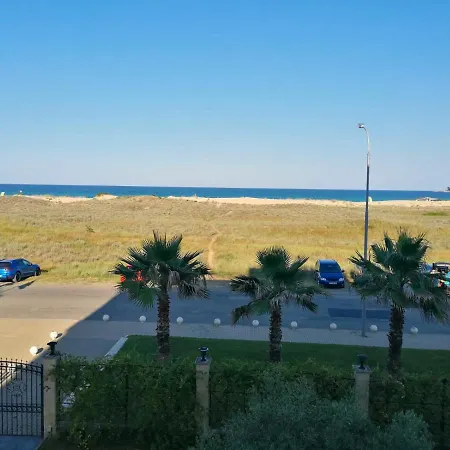 Апартаменти Golden Dunes