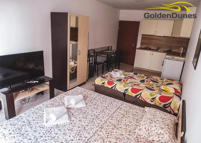 Golden Dunes Apartment *