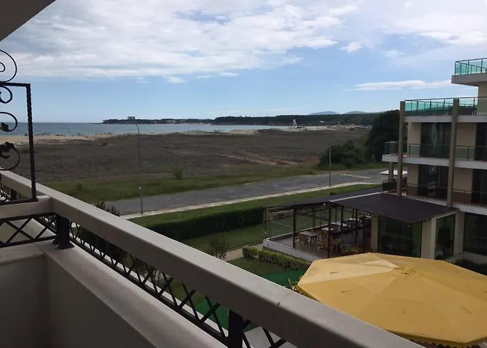 Golden Dunes Apartment