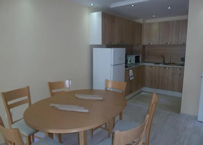 Golden Dunes Apartment *